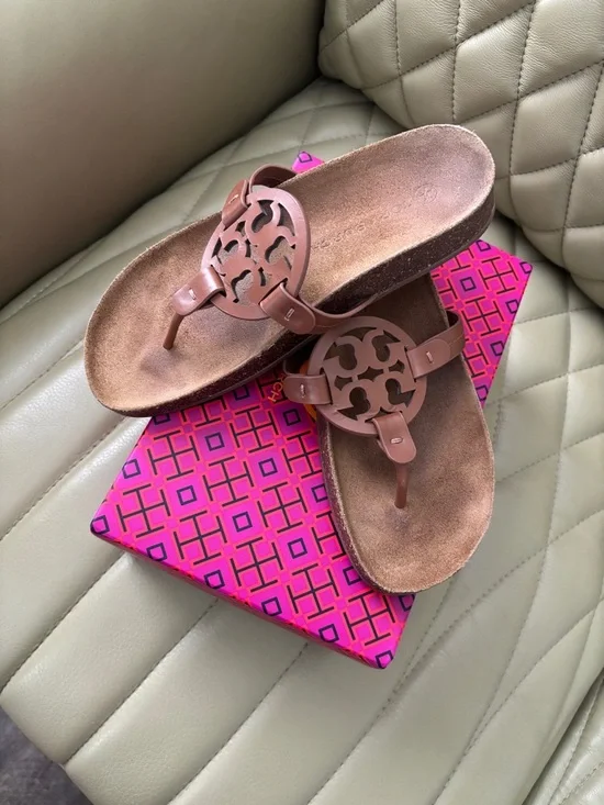 Tory Burch Brown Leather Logo Thong Sandals Size 7 - gently worn a few times. - Picture 3 of 5